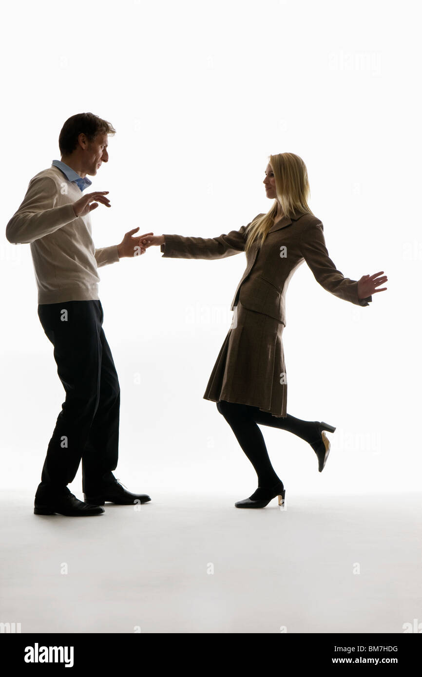 Un homme et une femme dansant Banque D'Images