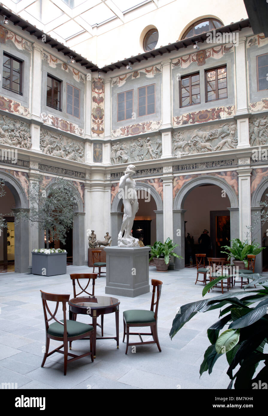 Hall avec salon Réception au nouveau Four Seasons Hotel à Florence, Italie  Photo Stock - Alamy