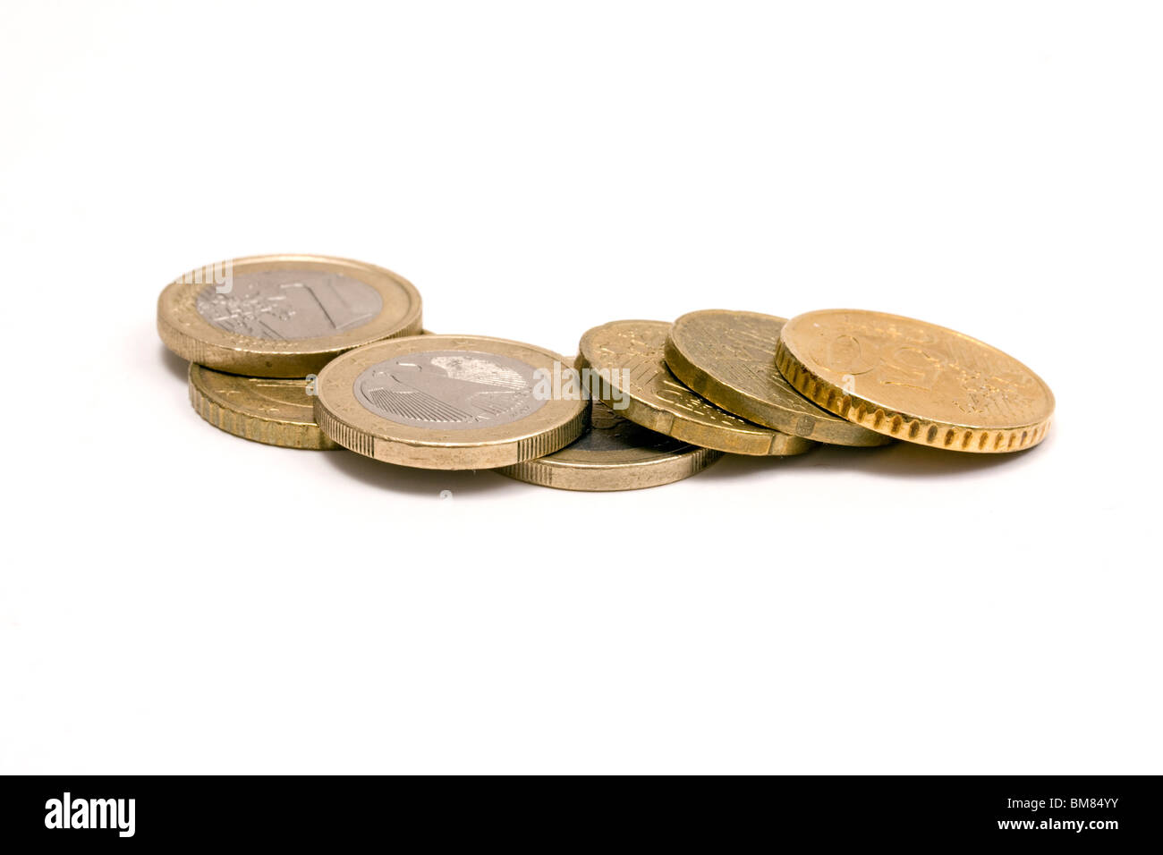 Pièces en Euro isolé sur fond blanc Banque D'Images