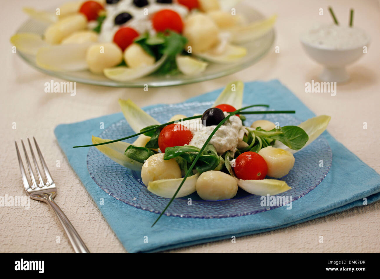 Salade de pommes de terre avec du fromage bleu. Recette disponible. Banque D'Images