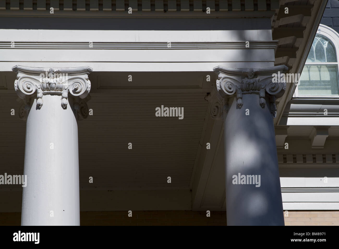 Capitale ionique à Riverside, l'AVCI Mansion, Hamilton, Montana Banque D'Images