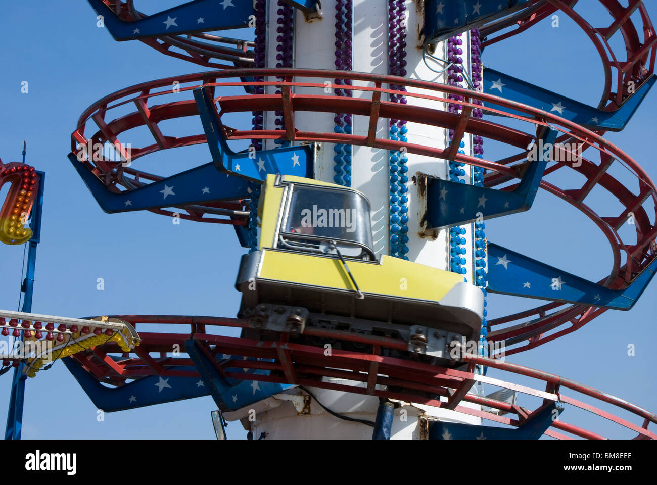 Toboggan coaster travelling fairground ride Banque de photographies et  d'images à haute résolution - Alamy