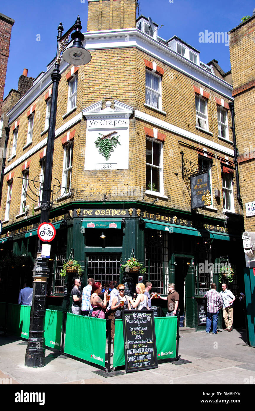 Ye Grapes Pub, Shepherd Market, Mayfair, City of westminster, Greater London, Angleterre, Royaume-Uni Banque D'Images