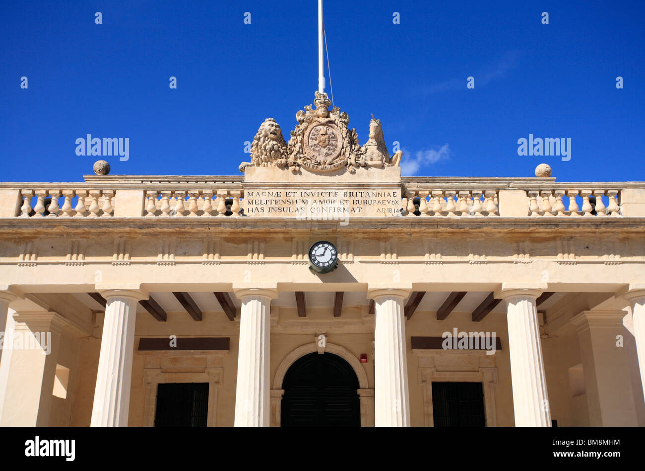 Les édifices gouvernementaux avec des décorations dans la forme d'un lion et licorne avec bouclier, près de la place de la République, La Valette Banque D'Images