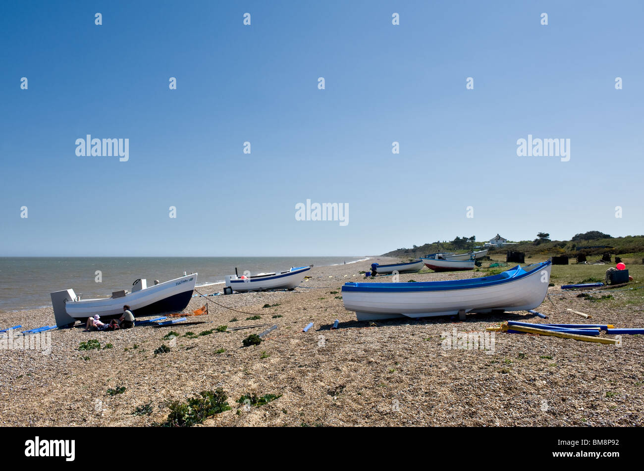 Bateaux de pêche échoué sur la plage de Sizewell dans le Suffolk. Photo par Gordon 1928 Banque D'Images