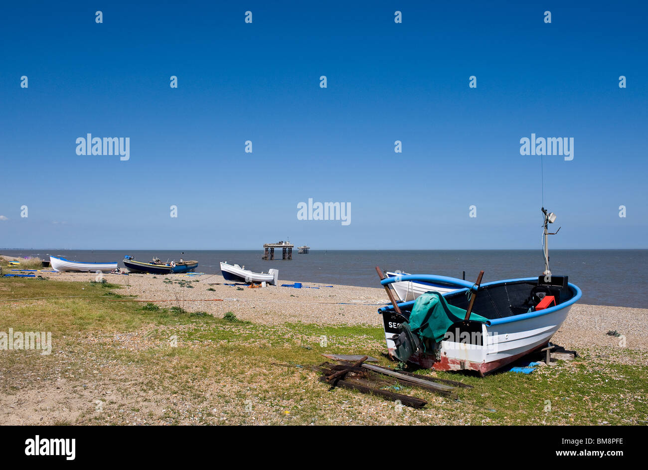 Bateaux de pêche plage Plage de Sizewell don dans le Suffolk. Photo par Gordon 1928 Banque D'Images