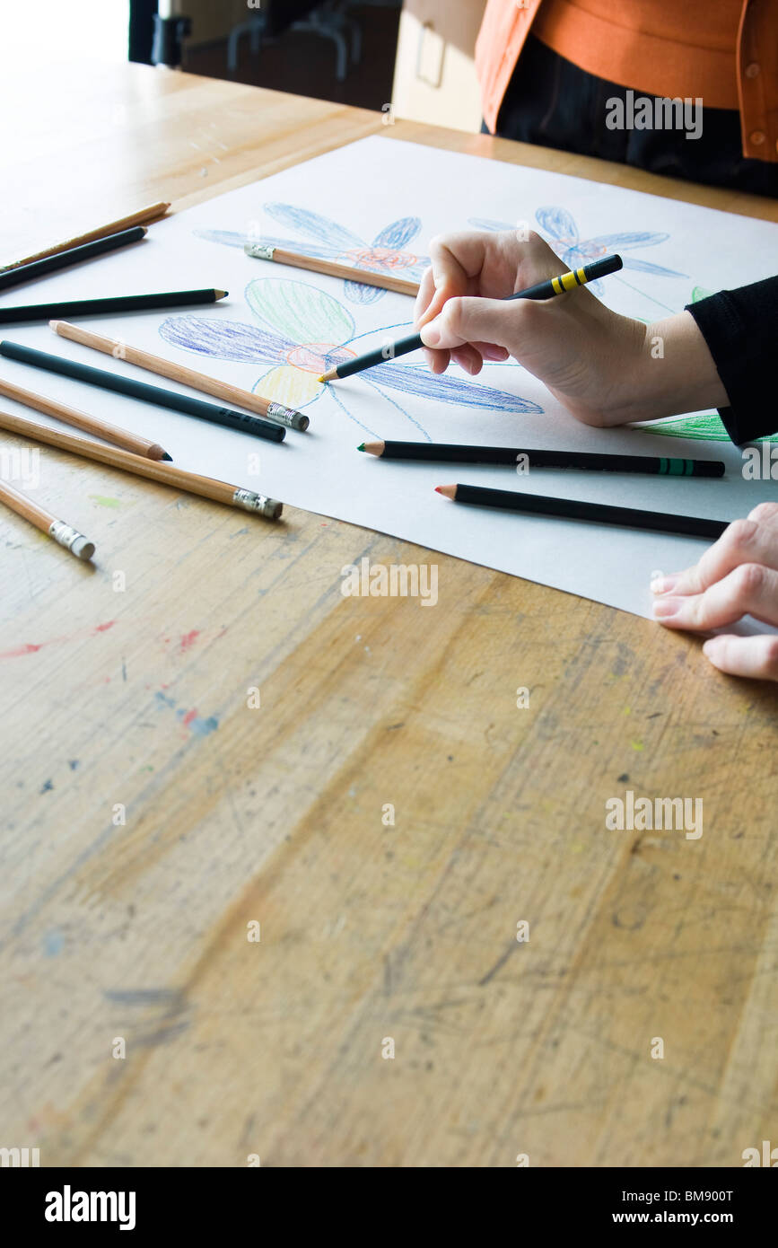 Artiste dessin avec crayons de couleur Banque D'Images