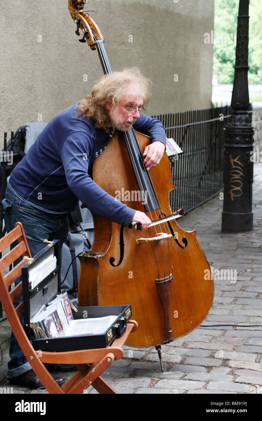Musicien de rue à Montparnasse, Paris Banque D'Images