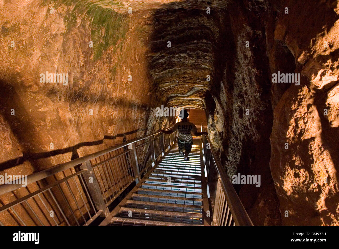 Israël, vallée de Jezreel, tel Megiddo Parc National. Le système d'eau à partir de la 9ème siècle avant notre ère Banque D'Images