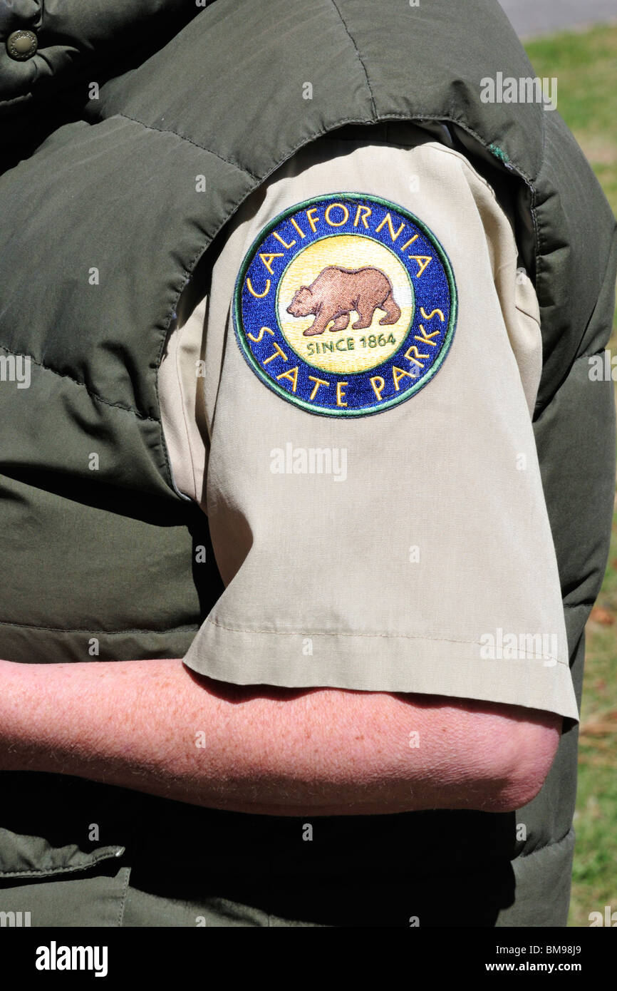 Parcs d'État de Californie insigne sur le bras d'un employé du parc Banque D'Images