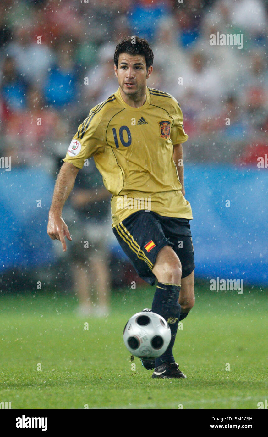 VIENNE - JUIN 26 : L'Espagnol CESC Fàbregas en action contre la Russie lors d'un match de demi-finale de l'UEFA Euro 2008 le 26 juin 2008 au stade Ernst Happel à Vienne, Autriche. Usage éditorial exclusif. Utilisation commerciale interdite. (Photographie de Jonathan Paul Larsen / Diadem images) Banque D'Images