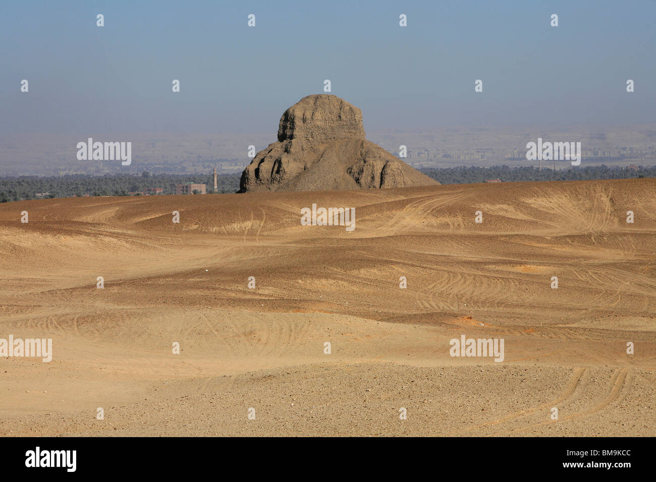 La pyramide noire de pharaon égyptien Amenemhat III (12ème dynastie) à Dahchour, Egypte Banque D'Images