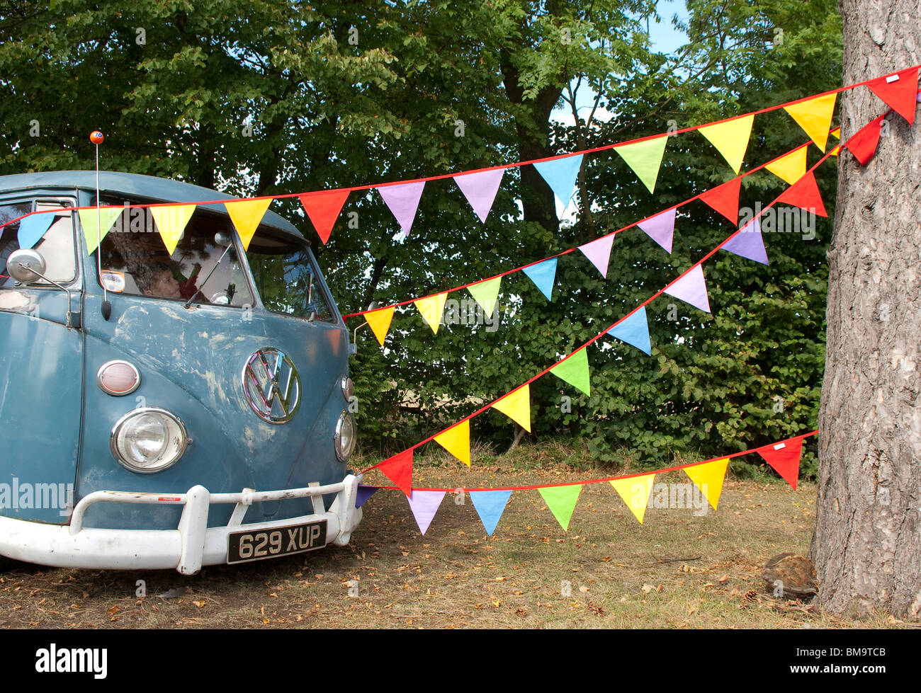 Camping-VW d'écran partagé avec bunting Banque D'Images