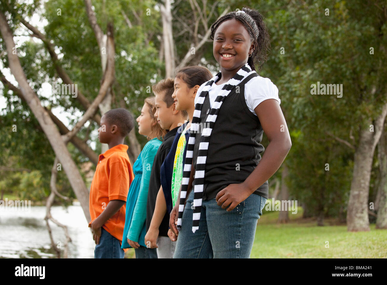 Fort Lauderdale, Floride, États-Unis d'Amérique ; un groupe de préadolescents Standing Together Banque D'Images