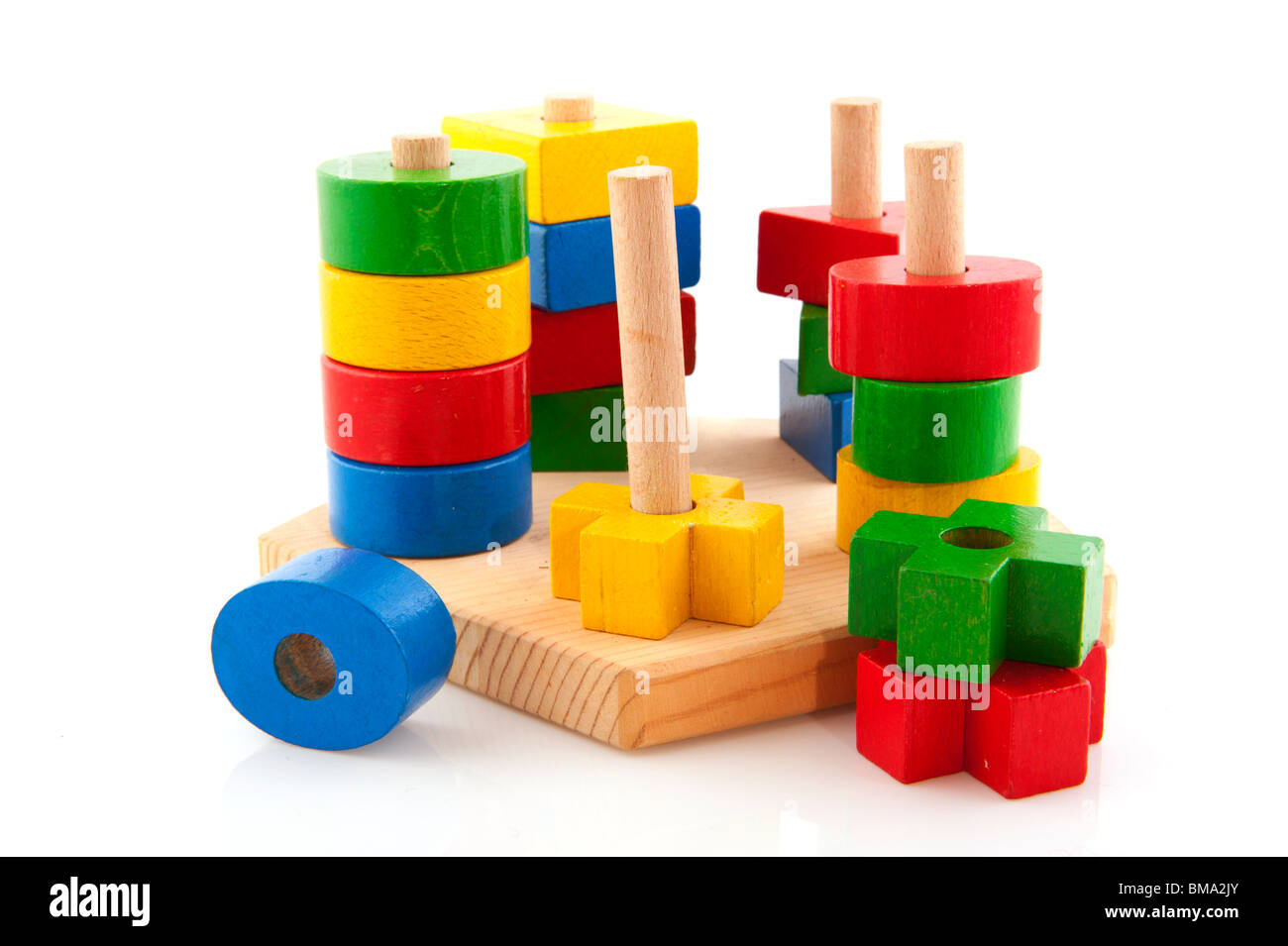 Les jouets en bois comme un puzzle avec des formes différentes Banque D'Images