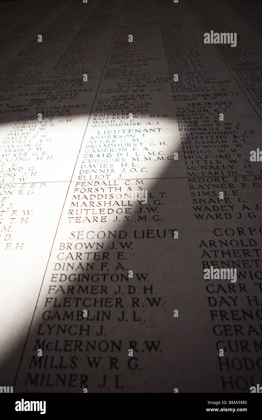 Porte de Menin, Ypres, Belgique noms Banque D'Images