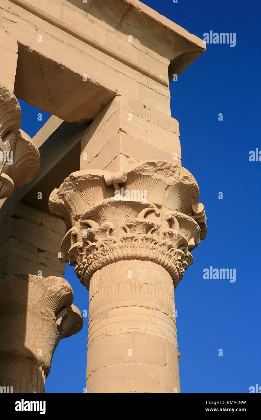 Capitale de Trajan's Kiosk au Temple de Philae sur l'Île Agilka, Egypte Banque D'Images