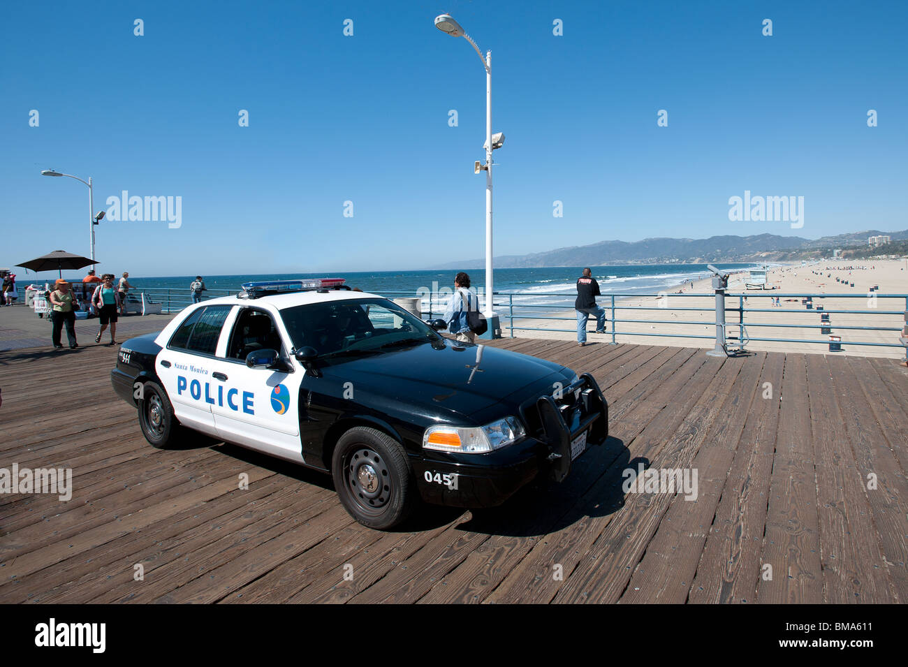 Voiture de police de Santa Monica sur la jetée de Santa Monica California USA Banque D'Images
