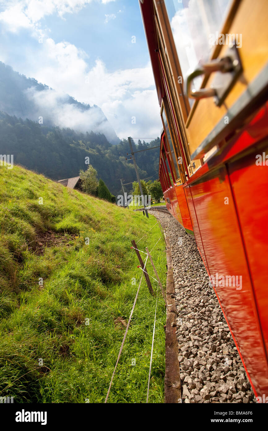 Montagne Alpes voyage. Vue depuis le train. Banque D'Images