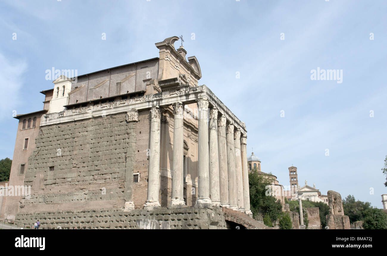 Rome, Italie. Vue de côté de l'église de San Lorenzo in Miranda Banque D'Images