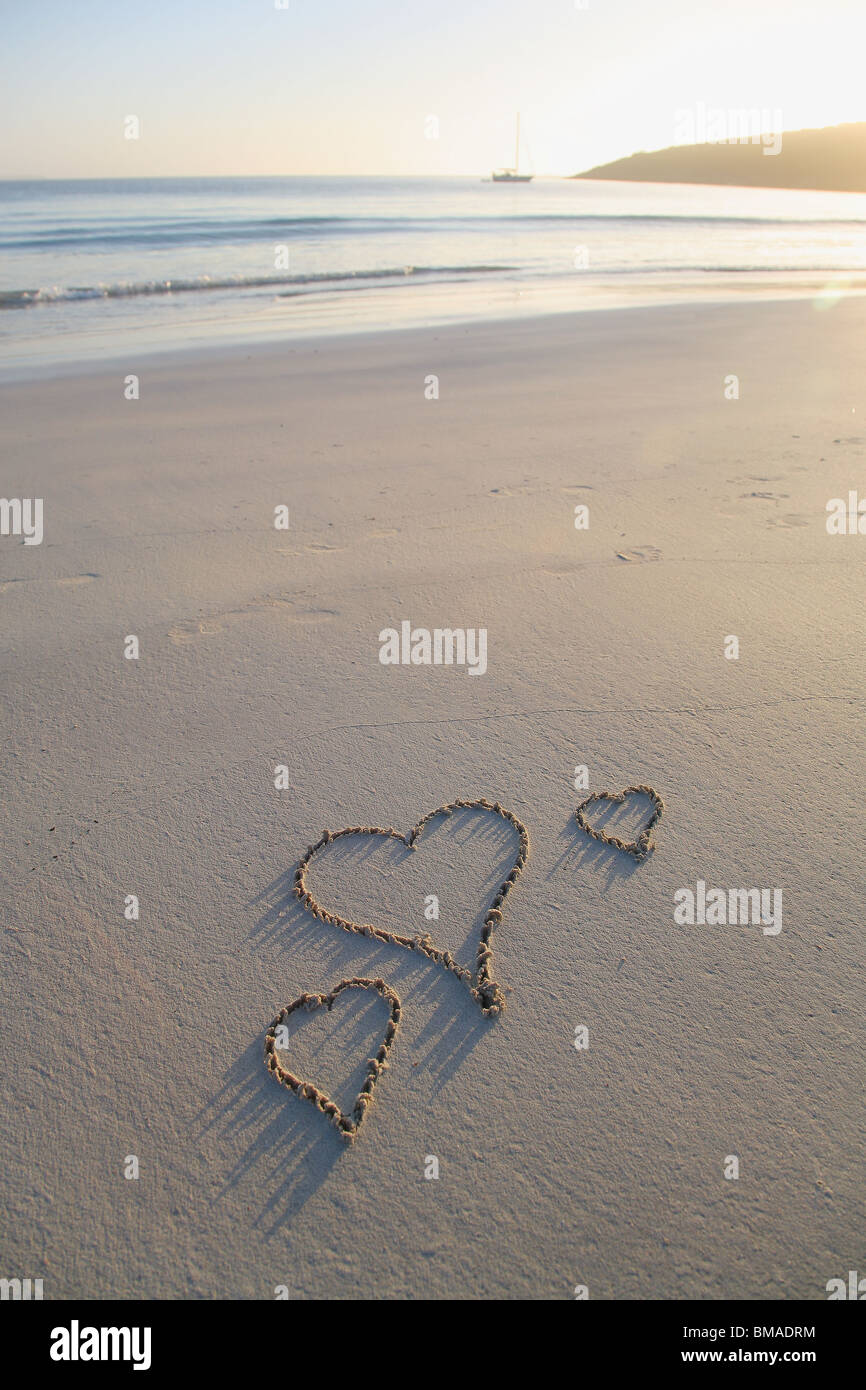 Trois Coeurs d'amour sur une plage Banque D'Images