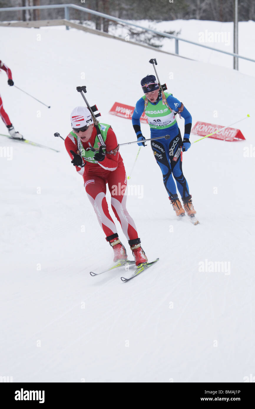 Weronika Nowakowska & Marie Dorin Femmes 10km poursuite Biathlon Coupe du Monde IBU Kontiolahti en Finlande le 14 mars 2010 Photo : Rob WATKINS Banque D'Images