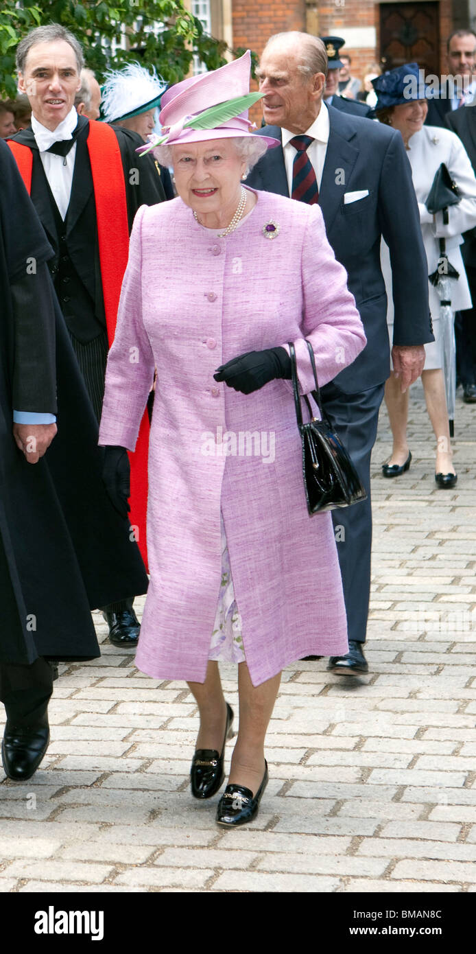 La Grande-Bretagne La reine Elizabeth II arrive au Collège d'Eton à l'occasion du 150e anniversaire de la Force des cadets Banque D'Images