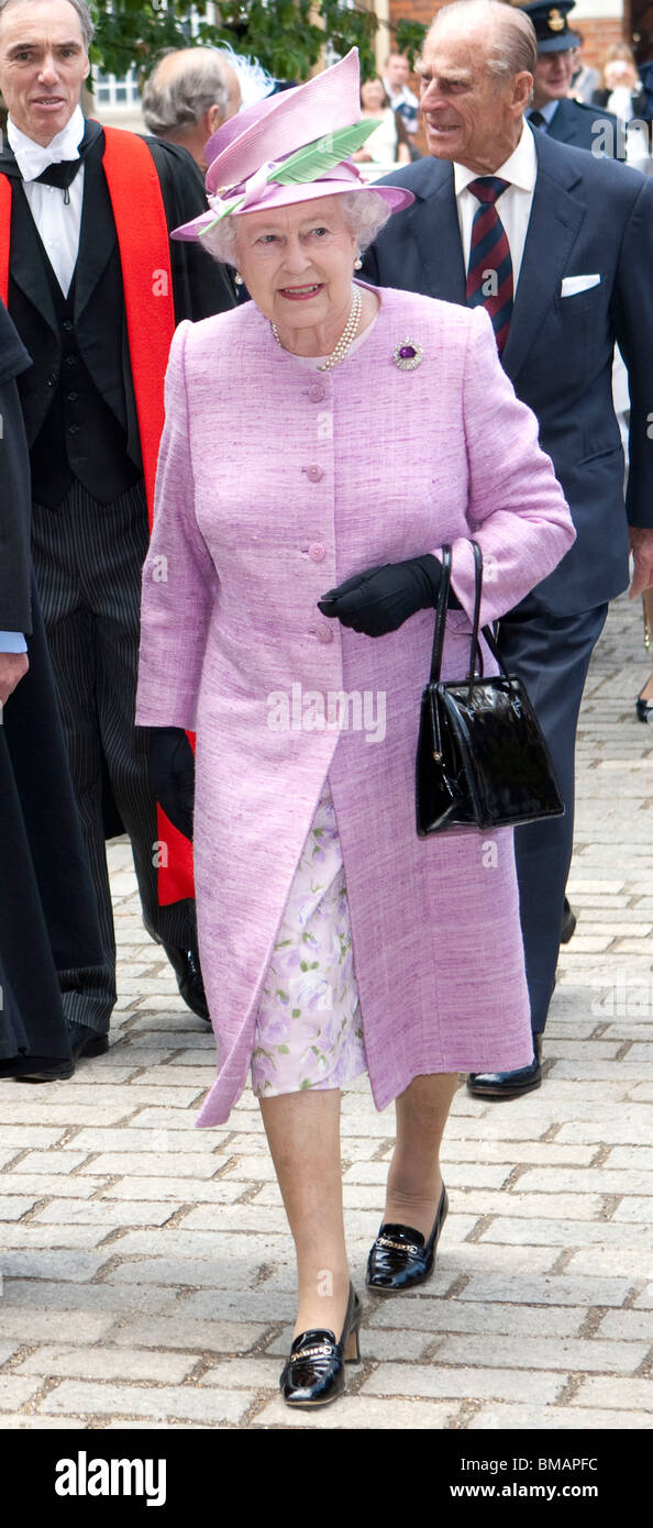 La Grande-Bretagne La reine Elizabeth II arrive au Collège d'Eton à l'occasion du 150e anniversaire de la Force des cadets Banque D'Images