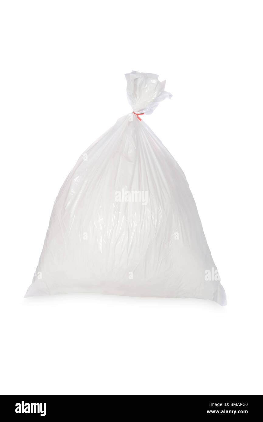 Un sac poubelle blanc isolé sur blanc. Banque D'Images