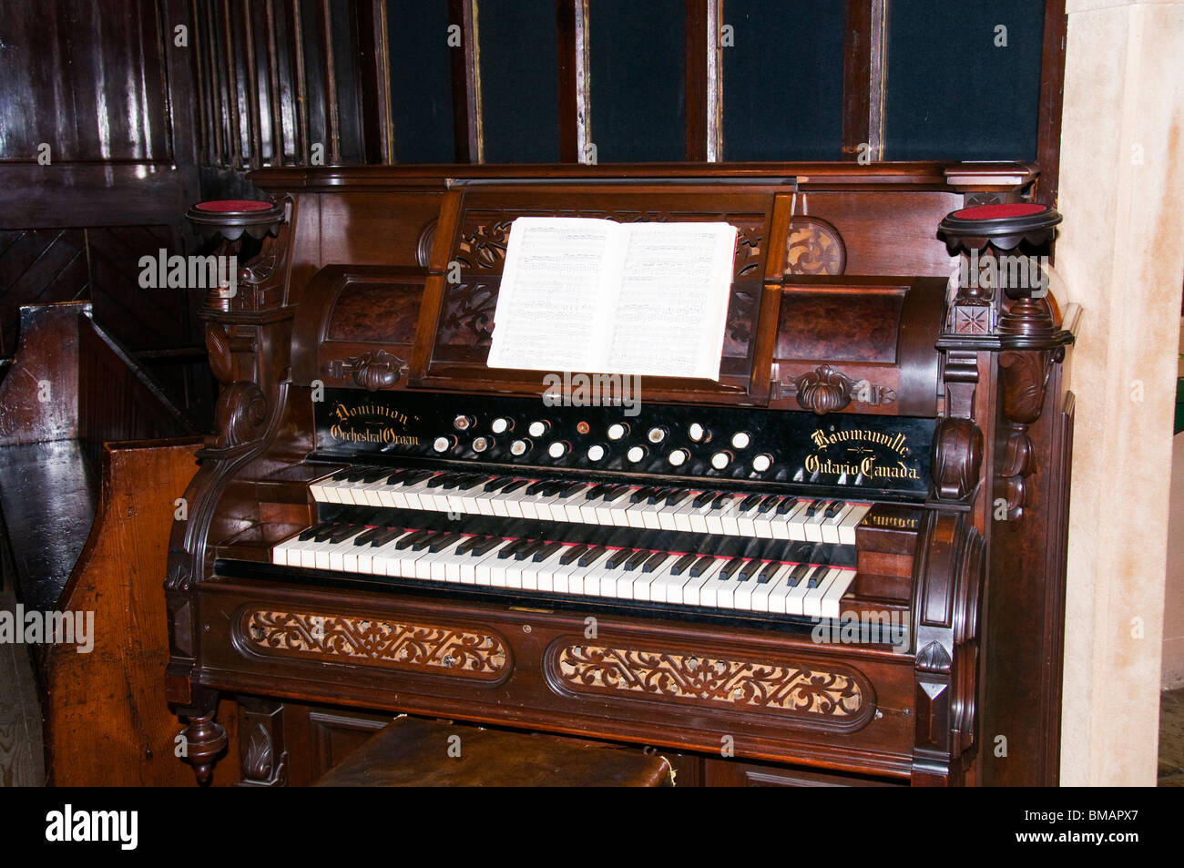 Un orgue dans une reproduction d'une chapelle au début du 20e, Musée du bassin de Portland, Ashton en vertu de Lyne, Tameside, England, UK Banque D'Images