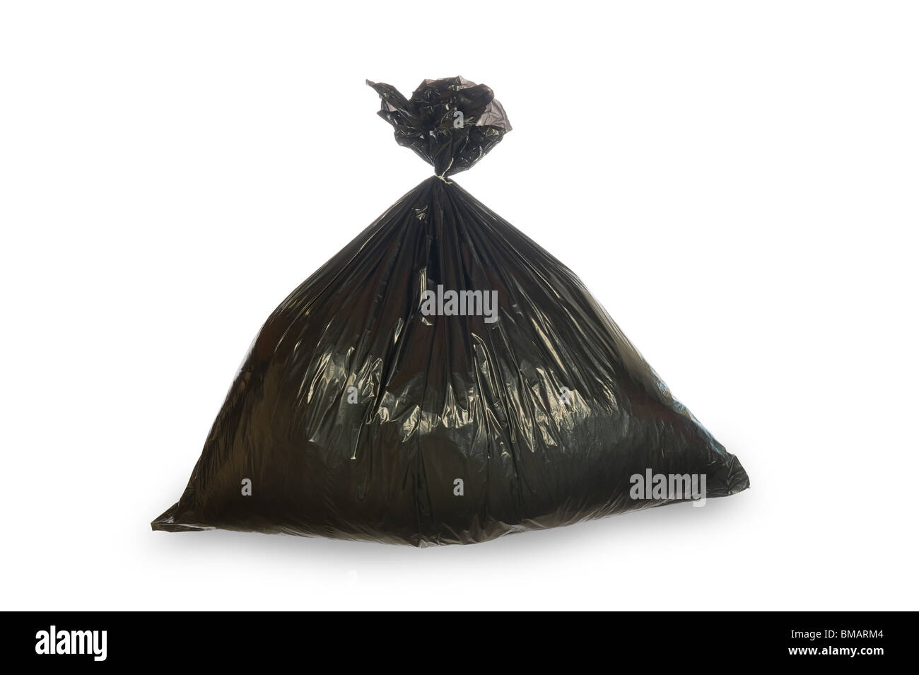Un sac poubelle noir fixé avec une attache métallique isolé sur blanc. Banque D'Images