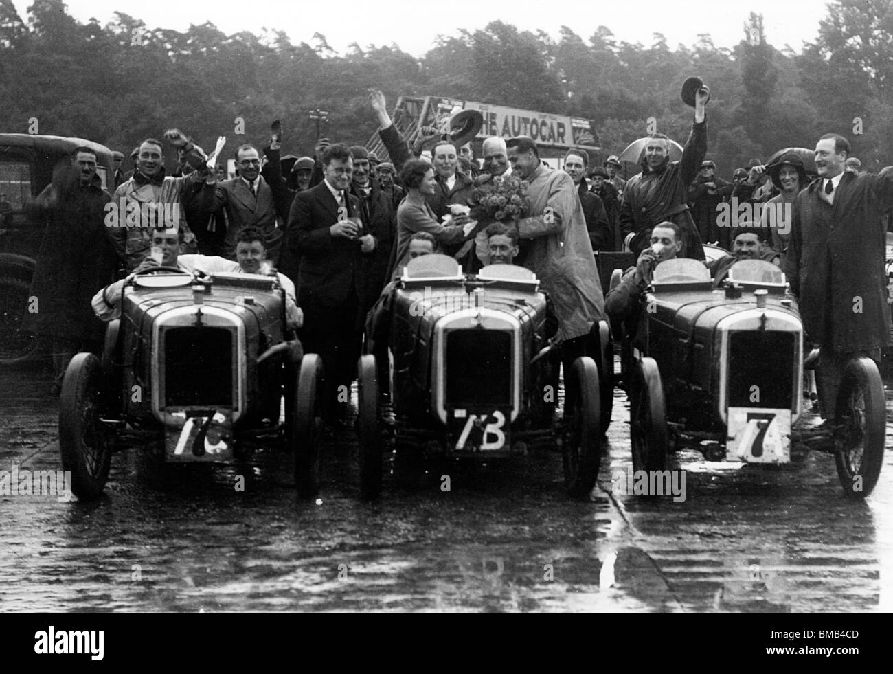 Austin 7 Ulster équipe travaille à Brooklands 1930 Banque D'Images
