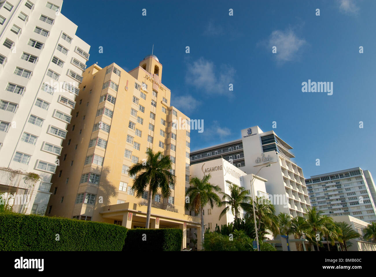 Hôtels Art déco colorés sur Collins Avenue à South Beach, Miami Beach, Florida, USA Banque D'Images