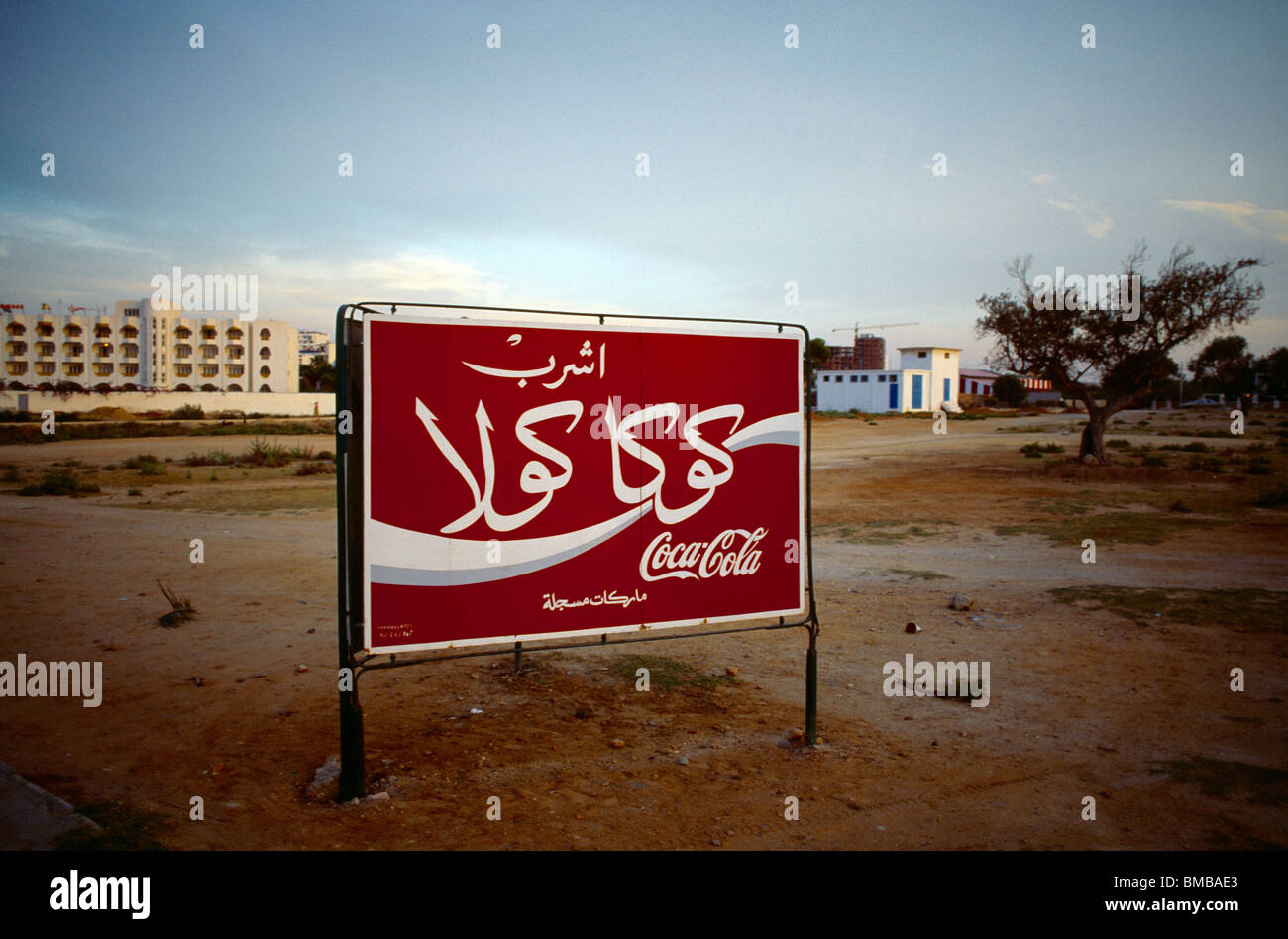 Sousse Tunisie Logo Coca Cola en Arabe Banque D'Images