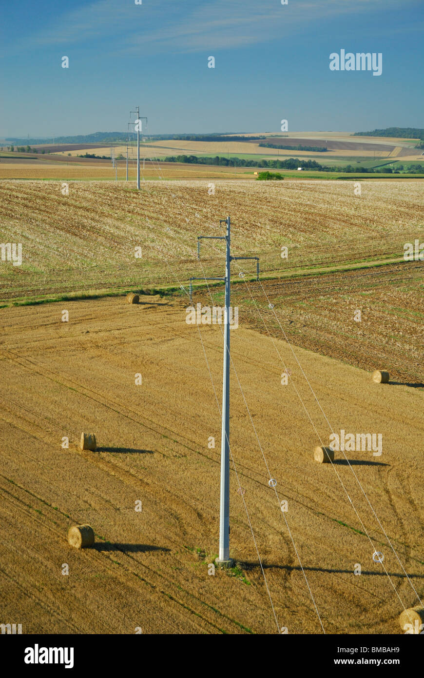 Sommaire des pylônes électriques. Meuse, Lorraine, France Banque D'Images