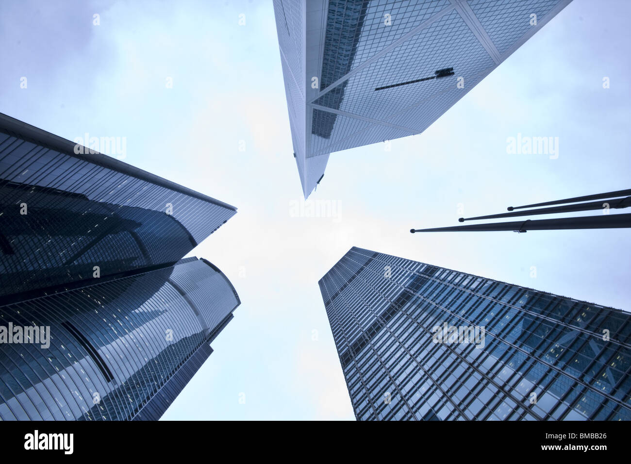 Vue prospective à nouveau bâtiment moderne gratte-ciel du centre d'affaires Banque D'Images