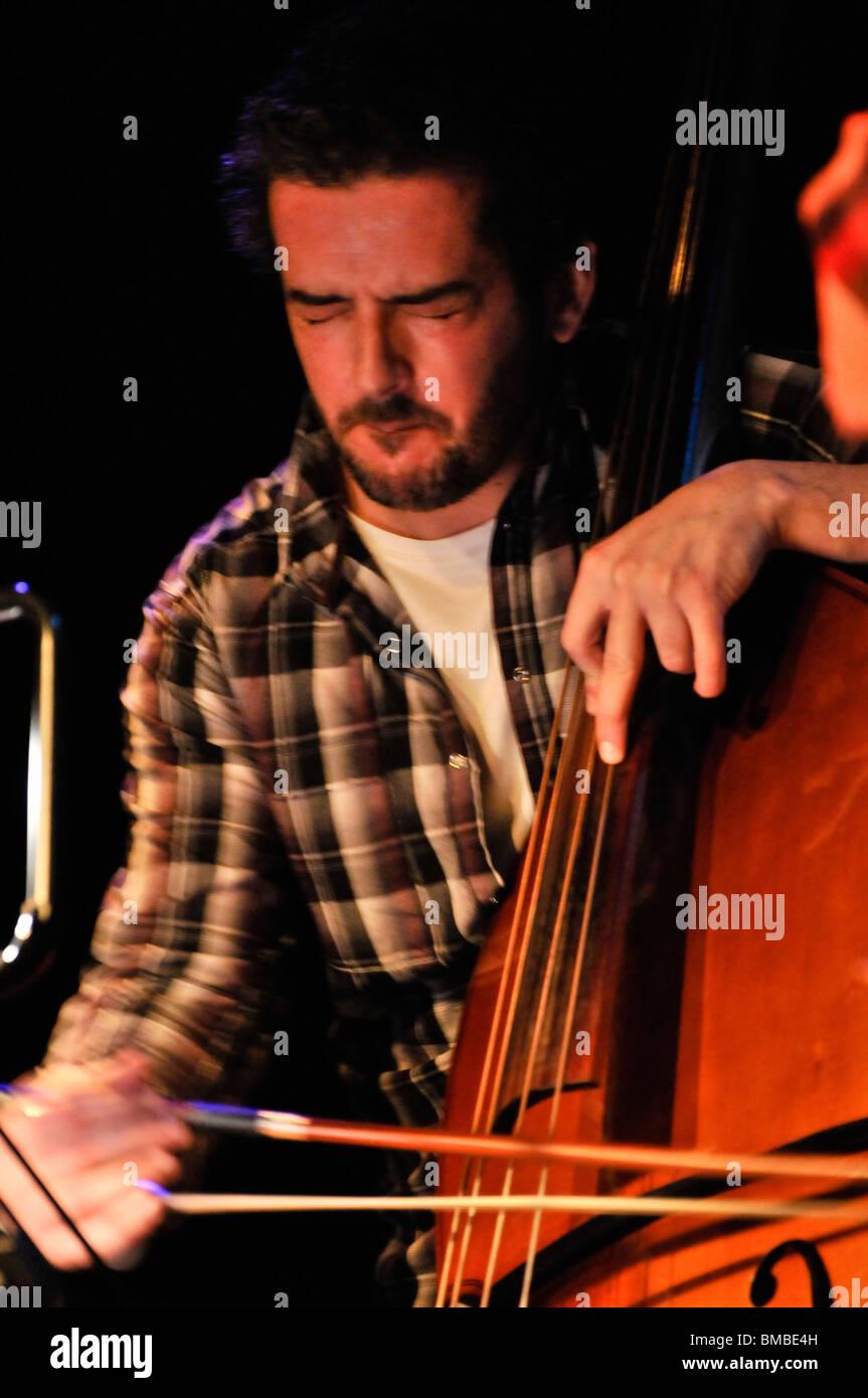Le Dave Kane Projet Lapin effectuer à la boîte noire à Belfast dans le cadre du déménagement sur le festival de musique Banque D'Images