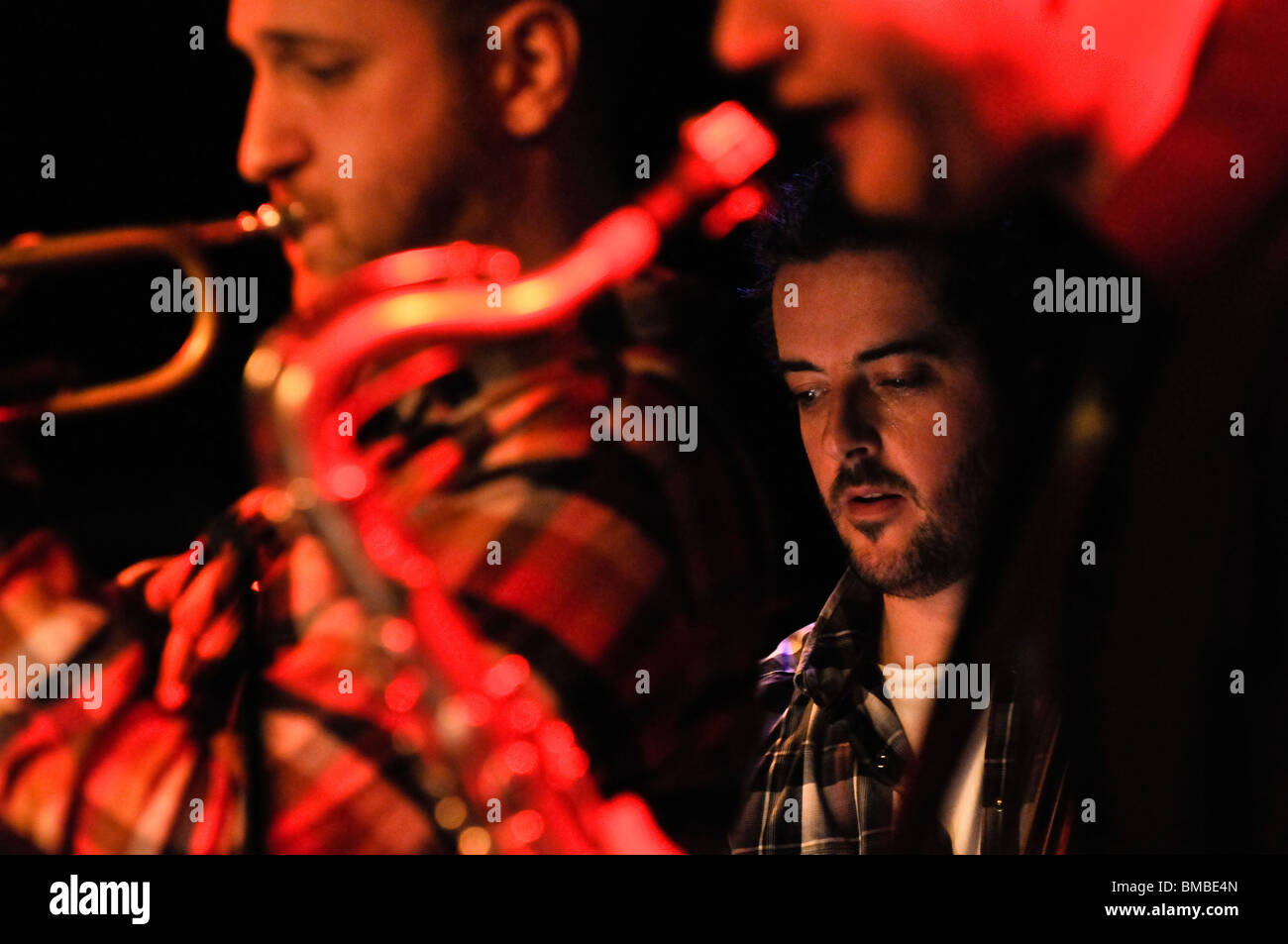 Le Dave Kane Projet Lapin effectuer à la boîte noire à Belfast dans le cadre du déménagement sur le festival de musique Banque D'Images