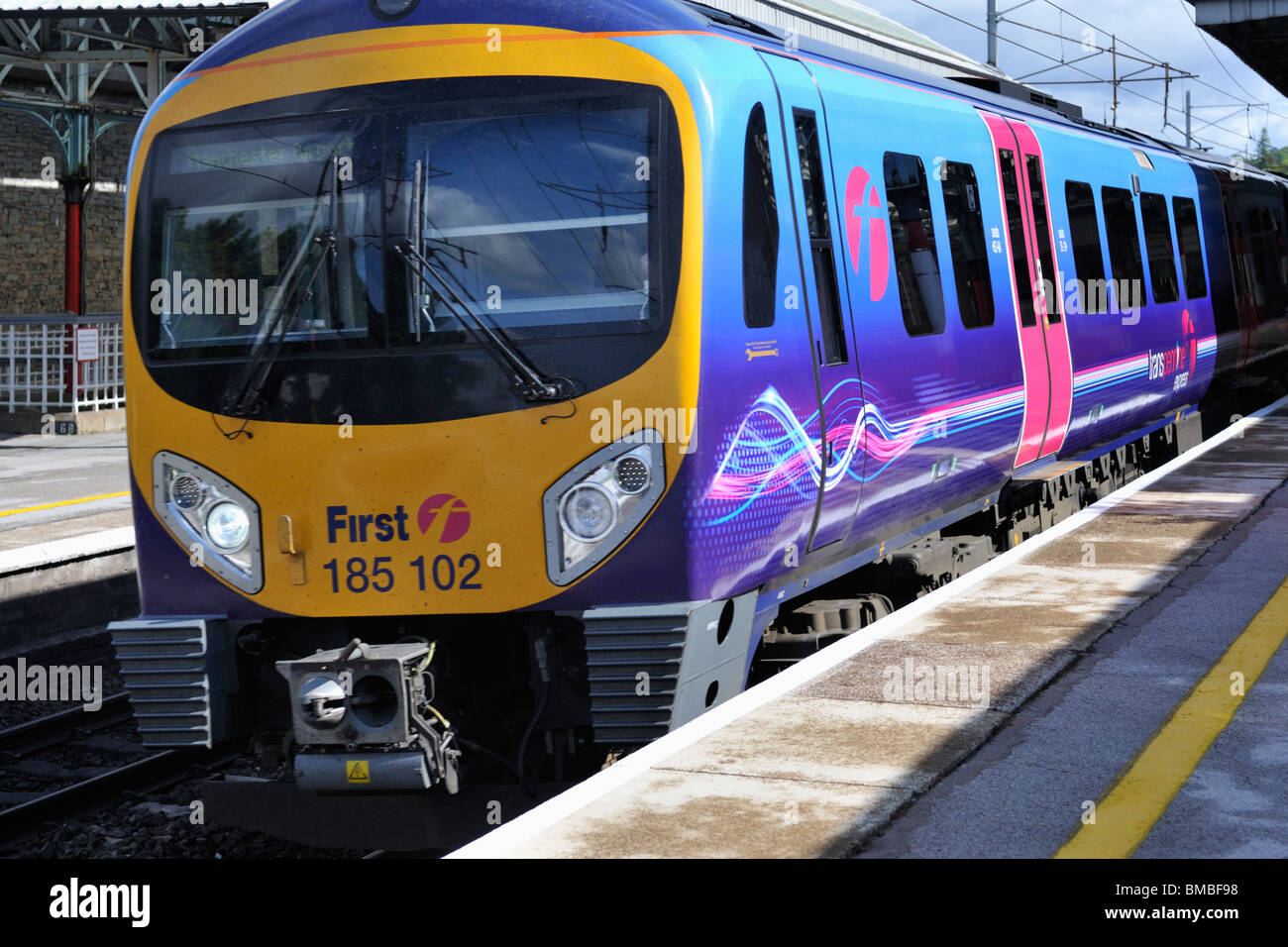 First TransPennine Express, DMU 185 Classe Desiro, numéro 185 102 à grande vitesse. Oxenholme, Cumbria, Angleterre, Royaume-Uni, Europe. Banque D'Images