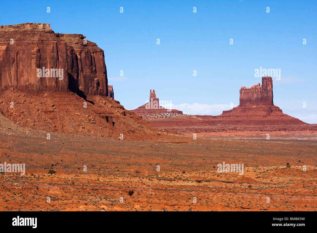 Des formations de roche rouge monolithe à Monument Valley, Arizona. Banque D'Images