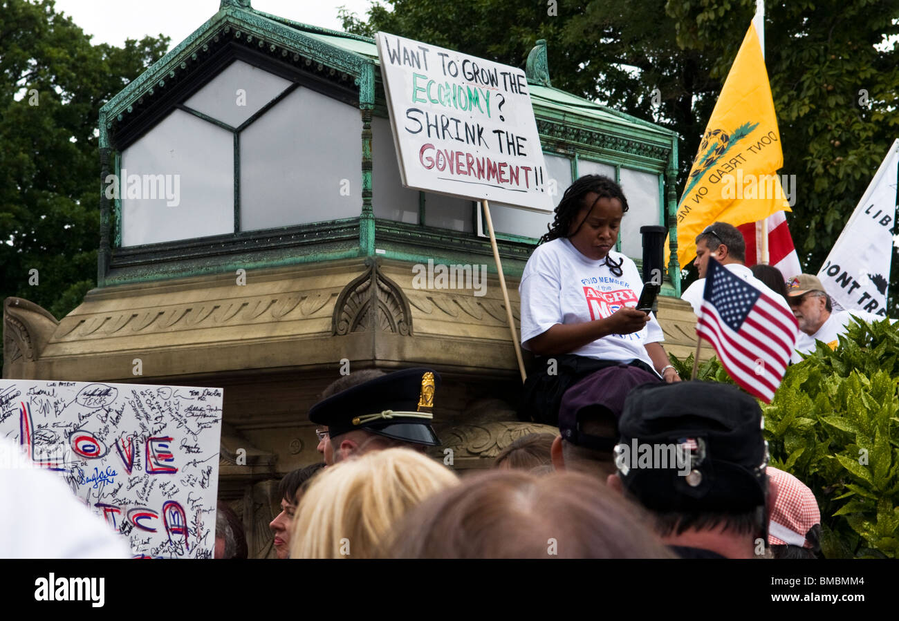 Une femme afro-américaine lors d'une Tea Party rassemblement à Washington DC. Banque D'Images