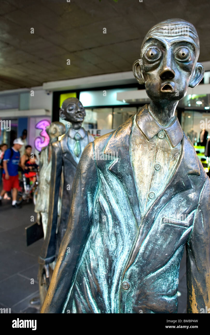 Figures sculptées dans la rue Swanston Melbourne, Victoria Australie Banque D'Images