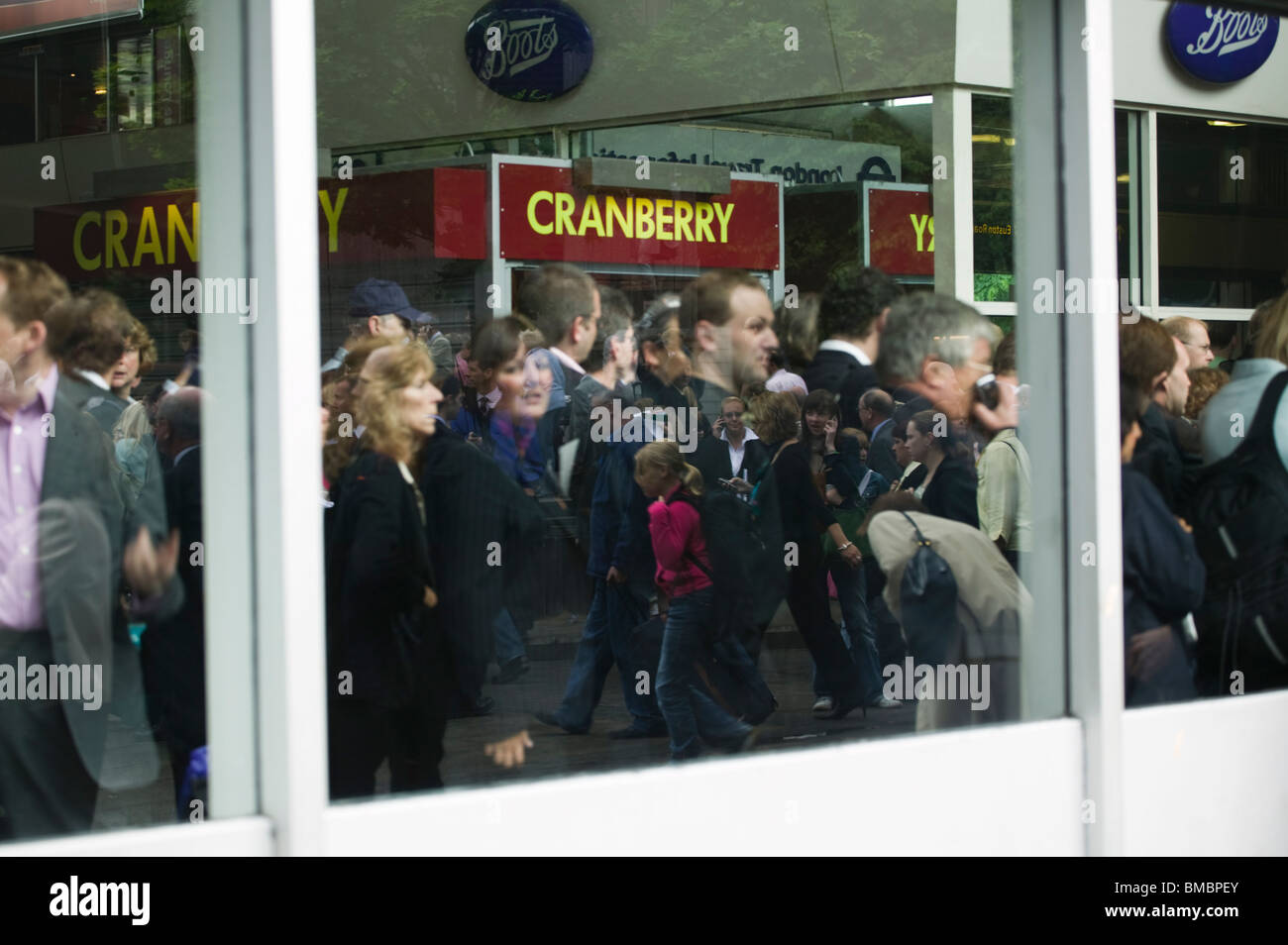 Évacuation de la gare de Euston, attentats de Londres du 7 juillet 2005, Londres, Royaume-Uni Banque D'Images