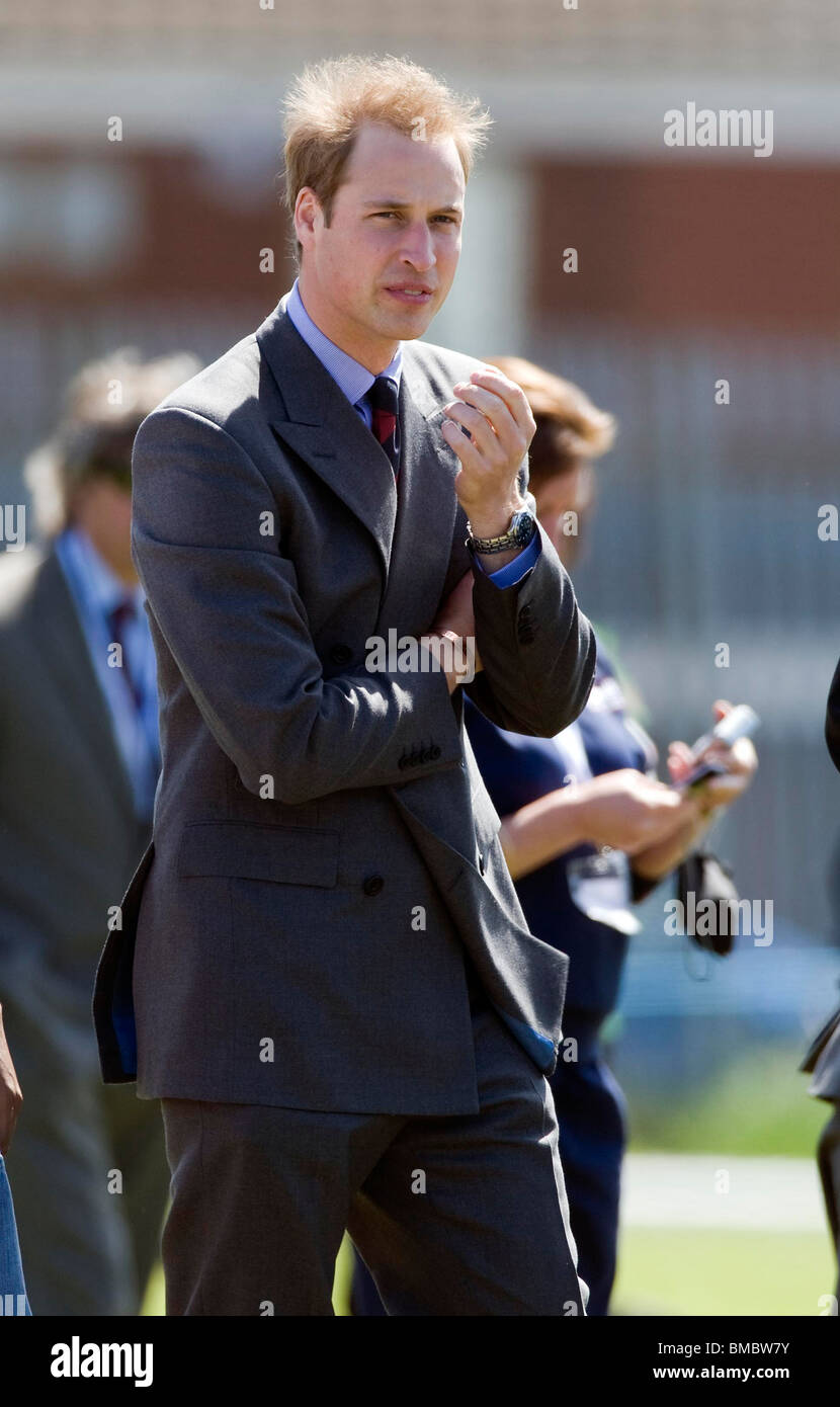 Le Prince William de la Grande-Bretagne, le Président, l'Association de football, visites Kingshurst FC sportifs dans les Midlands de l'Ouest Banque D'Images