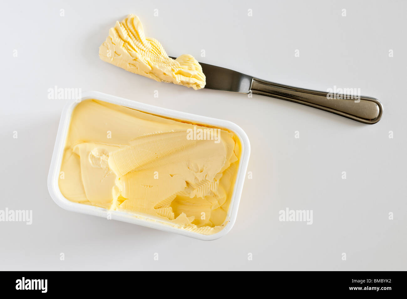 Partie de la margarine sur un couteau Banque D'Images