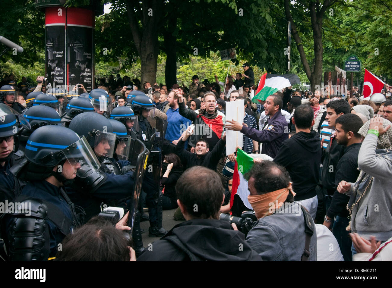 Pro-Palestinian manifestation à Paris pour protester contre le raid de commando meurtrière sur une flottille en route vers Gaza. Banque D'Images