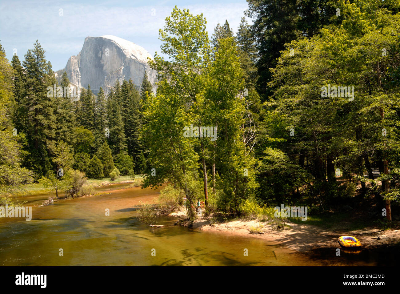 Dans l'ombre de demi-dôme à Yosemite National Park Banque D'Images
