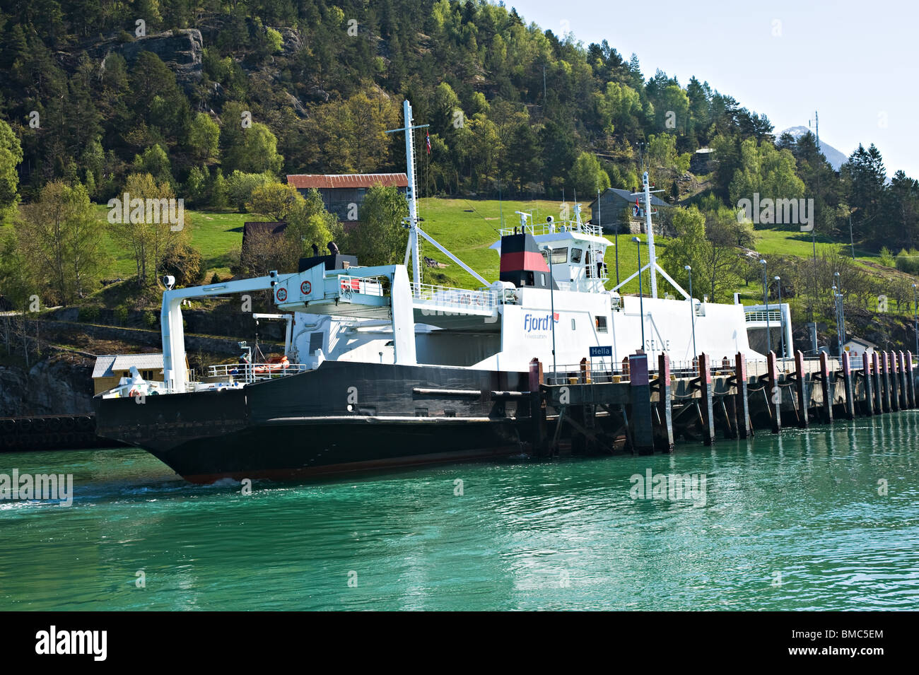 Le Car-ferry passagers norvégien Selje à Hella Landing Stage sur Sognefjord Sogn Norvège Banque D'Images