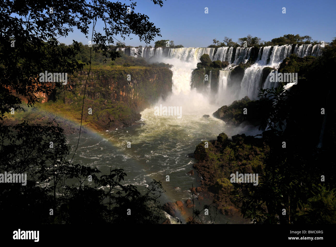 Salto San Martin et arc-en-ciel, Iguassu Falls, parc national de l'Iguazu, Puerto Iguazu, Argentine Banque D'Images