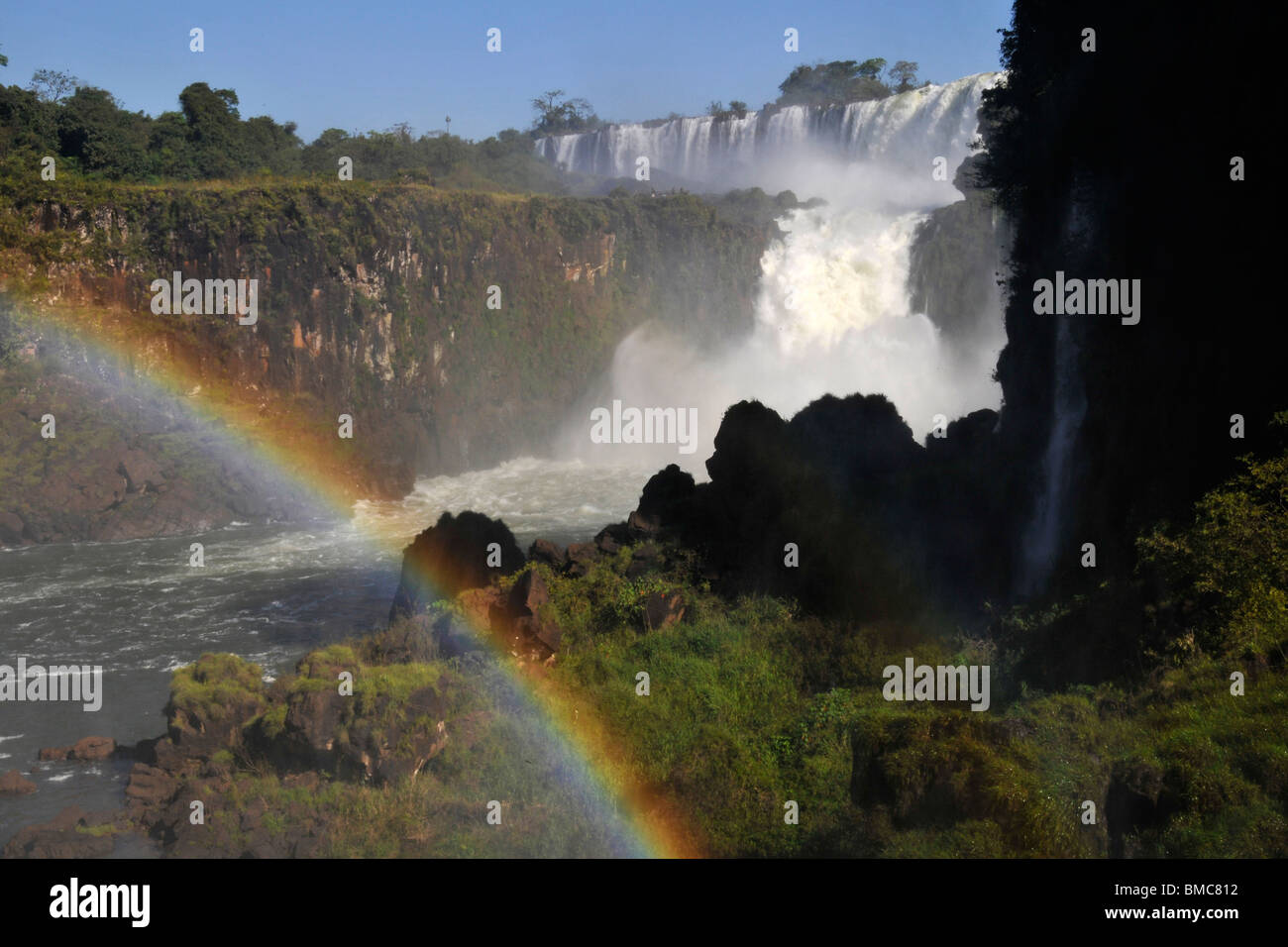 Salto San Martin et arc-en-ciel, Iguassu Falls, parc national de l'Iguazu, Puerto Iguazu, Argentine Banque D'Images